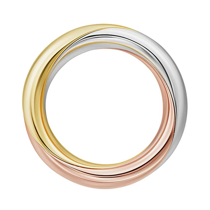 Trinity戒指在外观上圆润抢眼、交错层叠且活动自如，但内侧却强调光滑设计，以人体工学确保佩戴舒适感（上图为最新款）