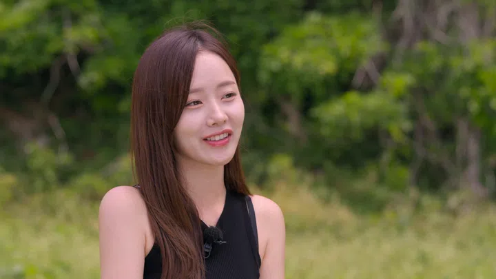 颜值在线、职业也很亮眼——咸誉真（Ham Ye Jin）却成了《单身即地狱5》里最“安静”的存在