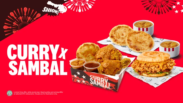 红色背景搭配烟花图案及“Curry x Sambal”大型白色字样，展示 KFC 国庆限定系列美食，包括以印度煎饼取代汉堡面包的 Curry x Sambal Zinger 汉堡、咖喱叁峇炸鸡套餐、印度煎饼、咖喱酱及叁峇酱，整体设计充满国庆节庆与本地风味特色。