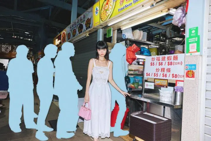 Stuart第一次和《女友》合作时拍摄的“打包”主题时尚外景