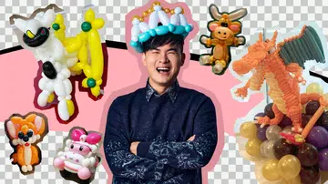 新加坡气球雕塑师 Joseph Tan 戴着由气球制作的皇冠，笑容灿烂，身旁围绕着他创作的各种气球造型，包括龙、牛、猫等卡通与幻想角色，色彩鲜艳、充满童趣。