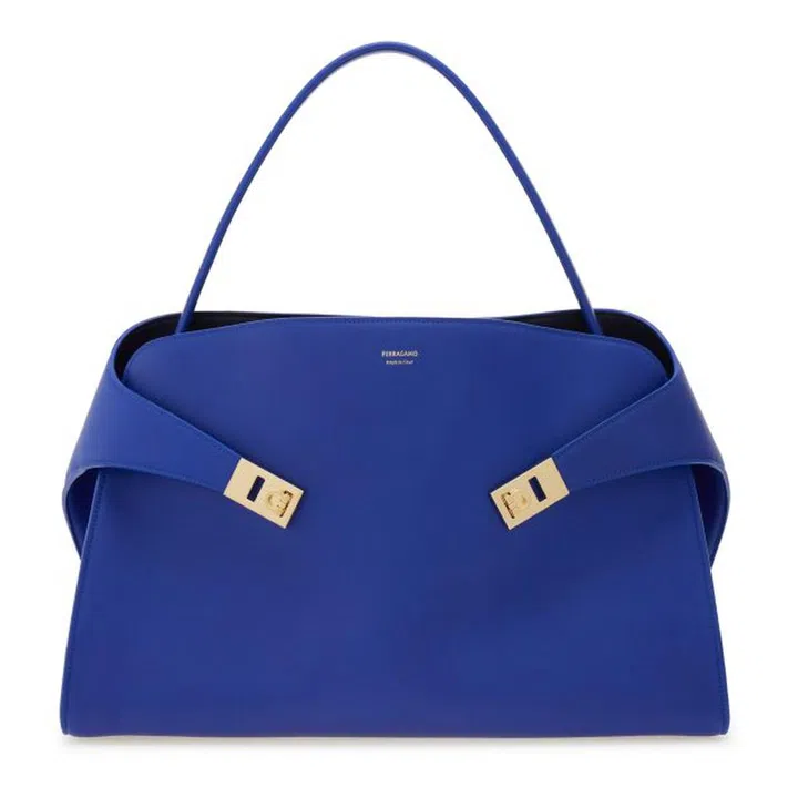 Ferragamo Soft Hug皮革提袋（价格未定）