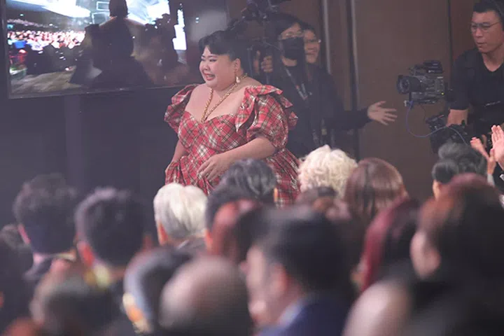 2024红星大奖令人难忘的时刻 | 林茜茜哭着冲上台