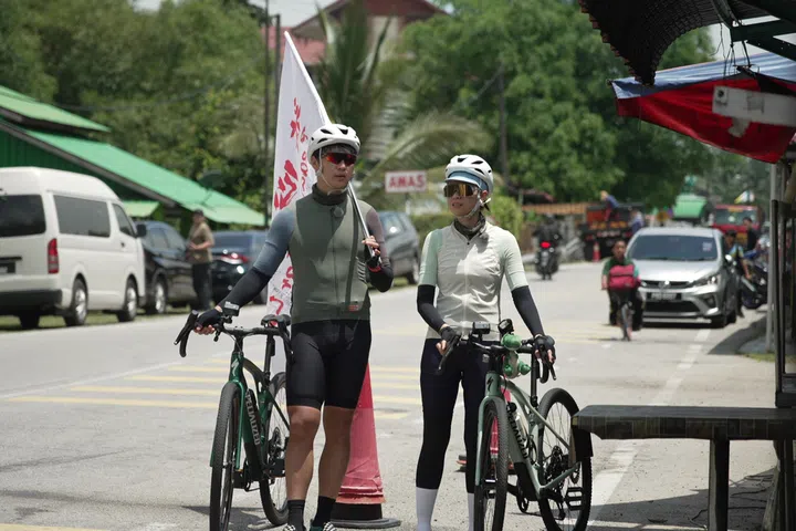 陈凤玲与老公徐鸣杰一起参加《骑心协力》