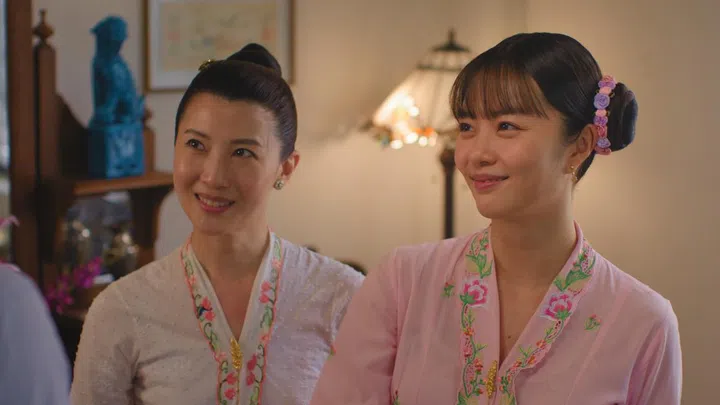 伴随人生阅历的增长，山本月娘也“长大了”，这次在戏中以智慧型大女主身份回归，旁边有谁作妖，她都能慧眼识穿。戏中她虽不当面拆穿张安娜（黄暄婷饰演），但想骗过她却绝非易事。（图：Mediacorp提供）