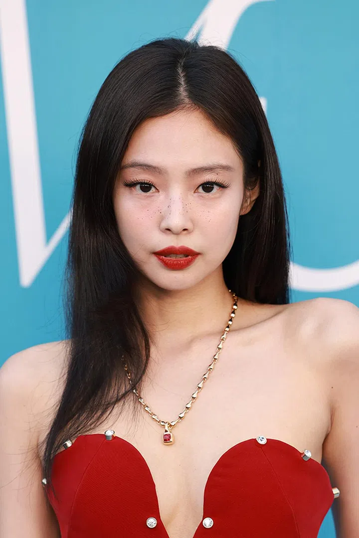 INGLEWOOD, CALIFORNIA - MARCH 29: Jennie Kim attends the Billboard Women in Music 2025 held attends the YouTube Theattendser on March 29, 2025 in Inglewood, California. (Photo by Maya Dehlin Spach/FilmMagic)