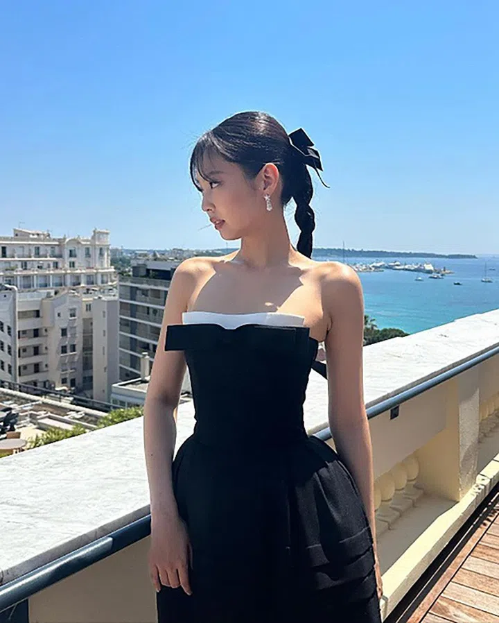 JENNIE SHUSHU/TONG