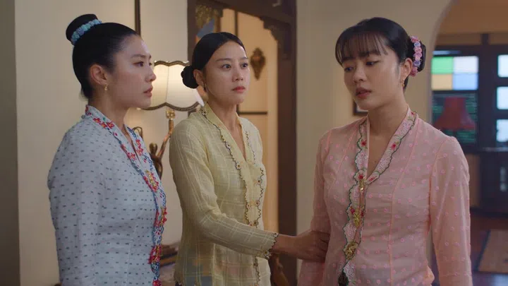 三位新生代女演员Ferlyn黄晶玲、Tasha刘怡玲及Chantelle黄暄婷在戏中大斗法？（图：Mediacorp提供）