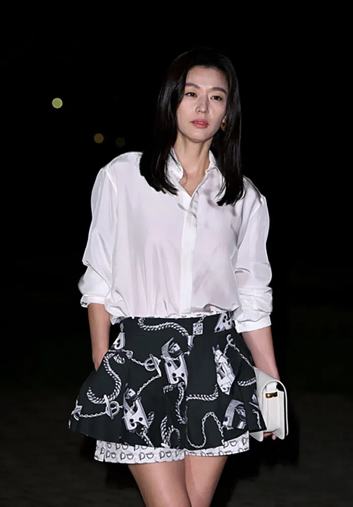 LONDON, ENGLAND - FEBRUARY 19: Jun Ji Hyun attends the Burberry show during London Fashion Week February 2024 in Victoria Park on February 19, 2024 in London, England. (Photo by Jeff Spicer/Getty Images)