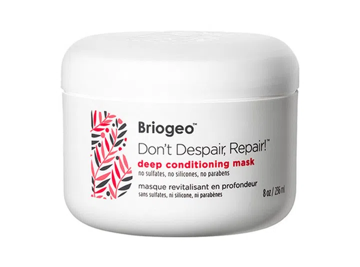 荣获四届 Allure Best of Beauty Award美容大奖的Don‘t Despair, Repair!™ Deep Conditioning Mask发膜，正如名字所说——“不要绝望，修复！”。平日连护理头发都没时间的大家，何不趁着新年期间花几分钟时间，好好为头发敷一敷发膜，修复和强化受损的头发，这样春节期间也能保持最佳姿态拜年去！