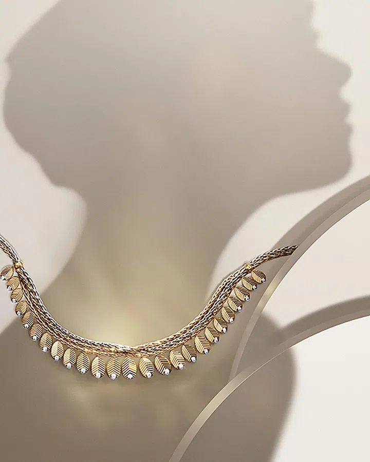 CARTIER Grain de café镶钻黄金及白金项链 $68,000