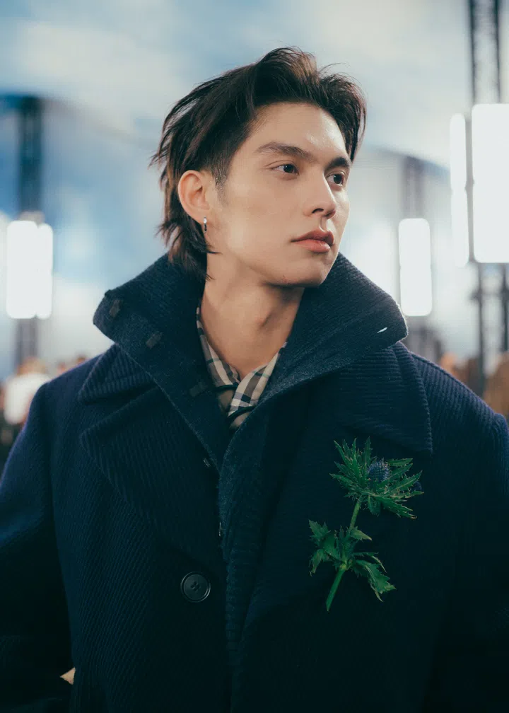 泰星Bright出席Burberry 2026夏季时装秀