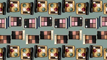 一盘完妆的氛围感眼影盘