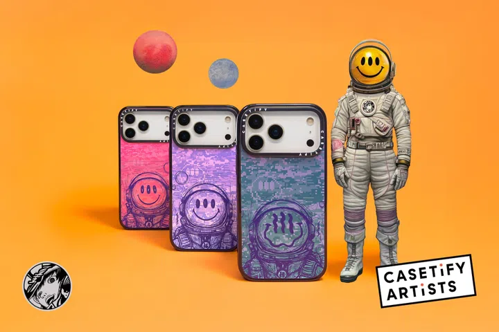 CASETiFY与新加坡艺术家Jahan Loh联名手机壳系列，三款手机壳以太空人笑脸图案为设计主轴，结合像素化色块与紫色、粉色、绿色渐层背景，呈现未来感与街头艺术风格。右侧为穿着宇航服、头戴笑脸头盔的太空人形象，背景为亮橙色，搭配悬浮星球元素，整体视觉充满科幻与东方文化融合的创意表达。