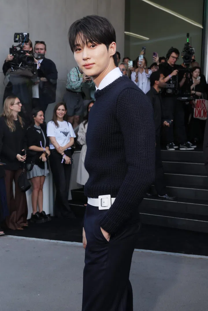 MILAN, ITALY - JUNE 16: Woo Seok Byeon arrives at the Prada fashion show during the Milan Menswear Spring/Summer 2025 on June 16, 2024 in Milan, Italy. (Photo by Victor Boyko/Getty Images)