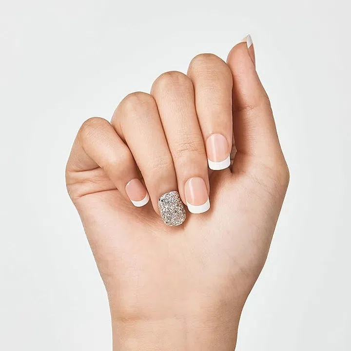 KISS imPRESS Press Manicure美甲贴。