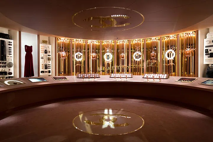 图 Edward Berthelot for Chanel Singapore