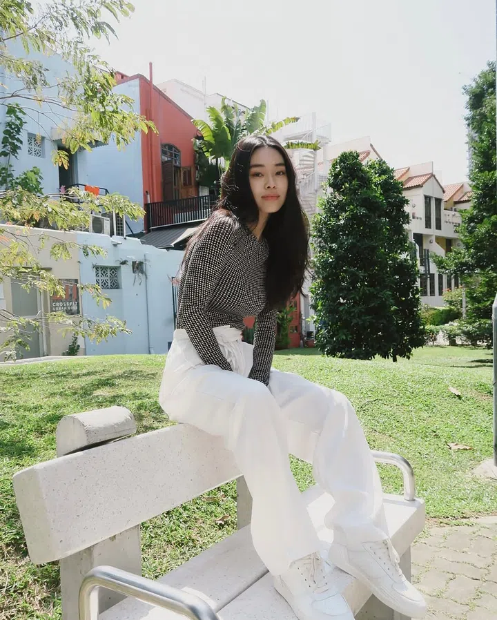 梁嘉靖透露自己会用冷水洗脸来保养皮肤，而且还会针对不同时间，甚至是工作行程来分配不同的“冷水洗颜”秘诀。