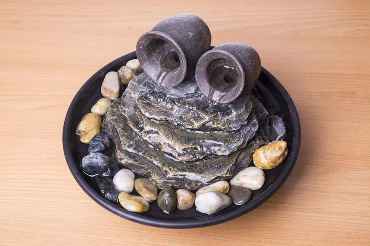 如果行得通，建议在公司或住家的北面摆水阵，可激发职场良机。记得避免摆放“死水”，必须参考流动性水帘或鱼缸，就能为你招来好运