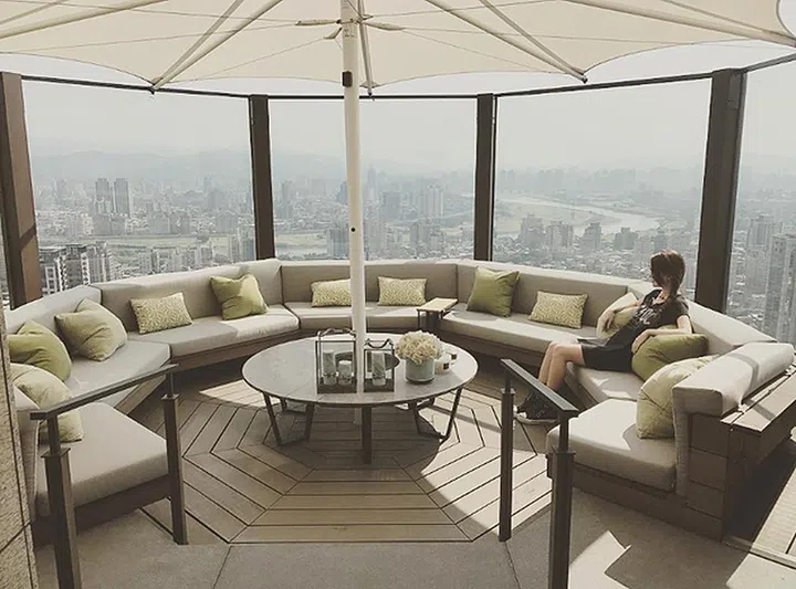 周杰伦 Jay Chou + 昆凌 Hannah Quinlivan