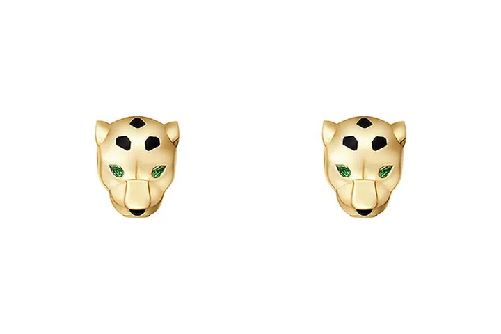 Cartier Panthère de Cartier, black lacquer, yellow gold earrings with onyx and garnets $8,800（图：Cartier提供）
