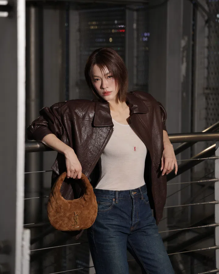 Emi Thasorn携带Saint Laurent Icarino手袋