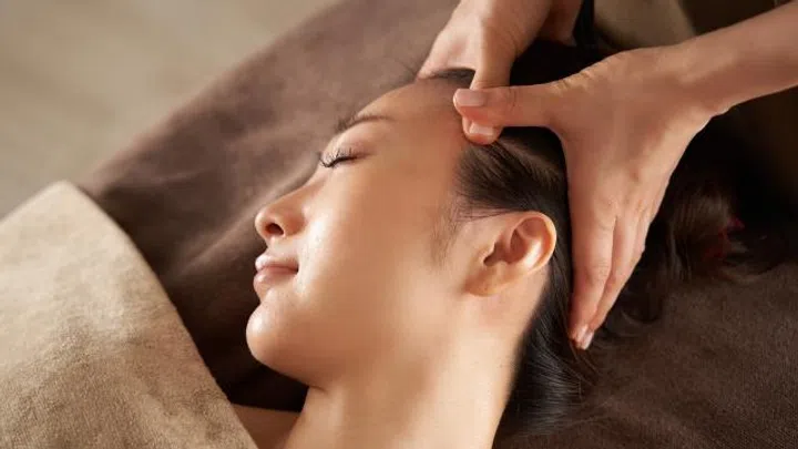 新加坡脸部、头部、美甲及各类美容护理