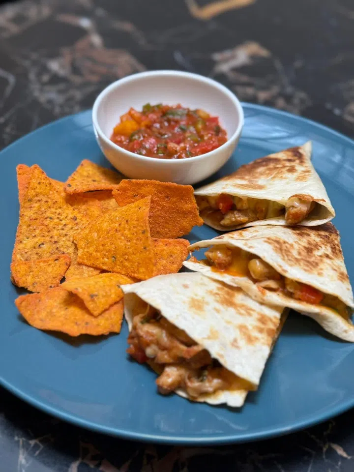 有好书也少不了美食！（图：受访者提供）