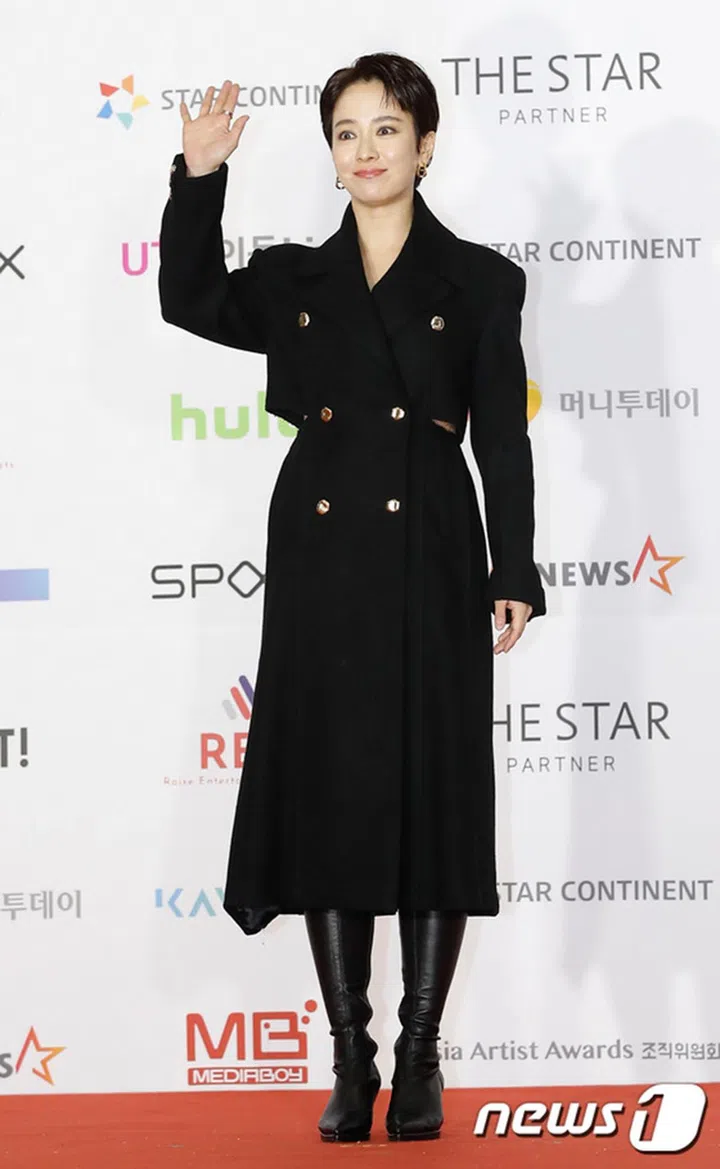 배우 송지효가 2일 오후 서울 강서구 KBS 아레나에서 열린 ‘2021 아시아 아티스트 어워즈(AAA)’ 레드카펫 행사에 참석해 포즈를 취하고 있다. 2021.12.2/뉴스1