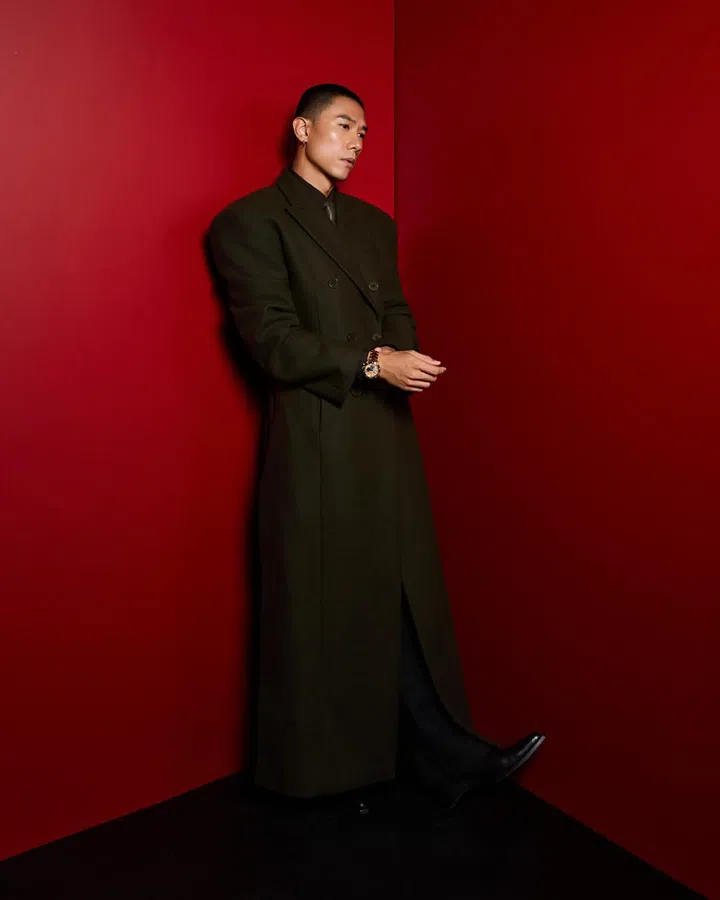 自带的”配饰”寸头，用一种很Desmond的方式告诉你——什么是属于他的“daddy气场”。