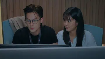 由黄暄婷、许瑞奇等主演的职场题材电视剧《职不值得》，为你揭露最赤裸裸的职场真相。（图：Mediacorp提供）