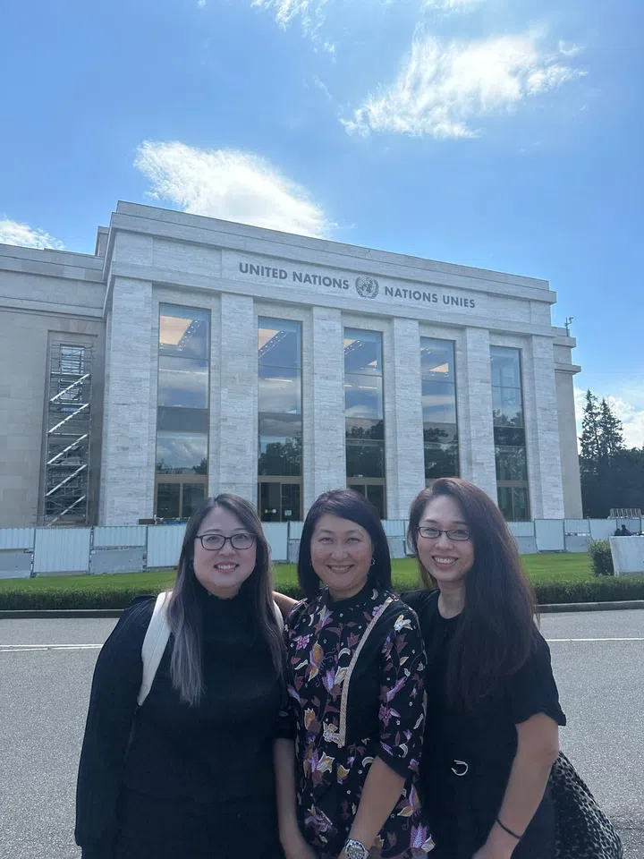 Dr Seow与另两位SCWO的领袖Yan Ping与Junie曾一同前往联合国参观。（图：受访者提供）