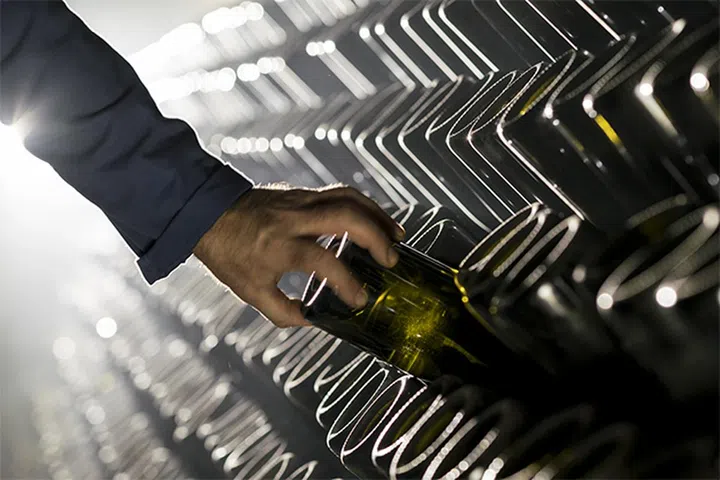 图 © James Bort Dom Pérignon