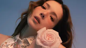 她以一步一脚印走出框框， 努力让大家看见——身为演员许玮甯的多面性和坚强实力。