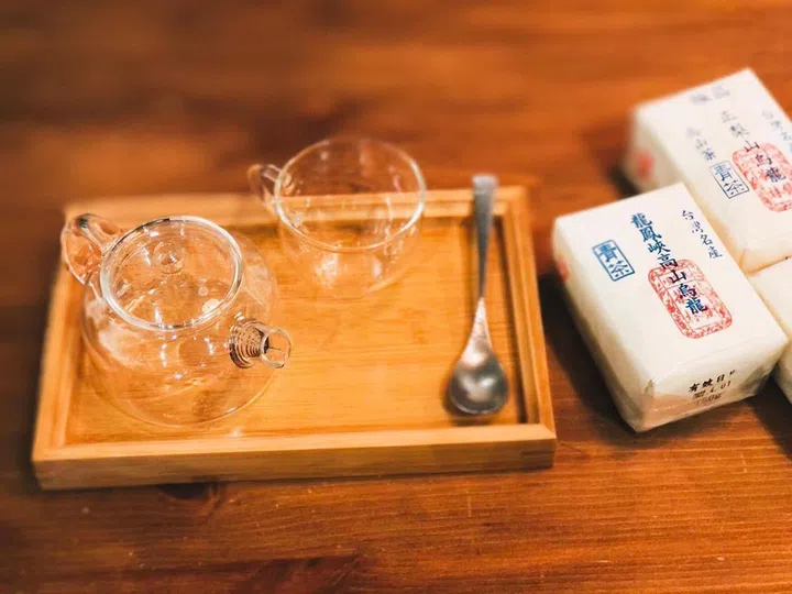 草根书室内设咖啡店