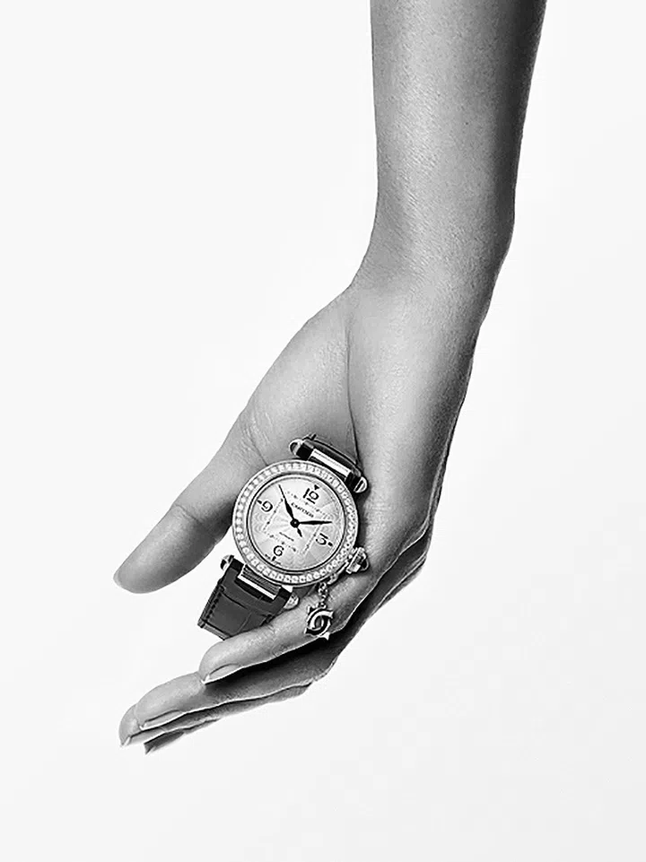 CARTIER Pasha de Cartier新款腕表可在表冠上添加精巧坠饰