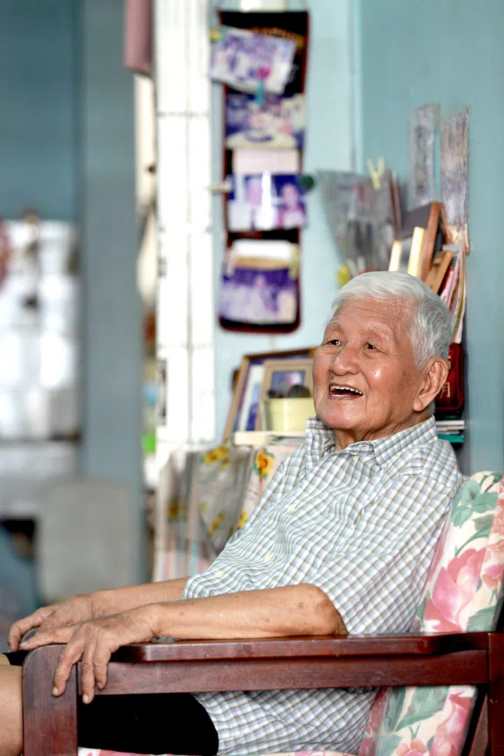 本地资深艺人白言于家中拍下的生活照（图：CMG © SPH Media Limited提供）