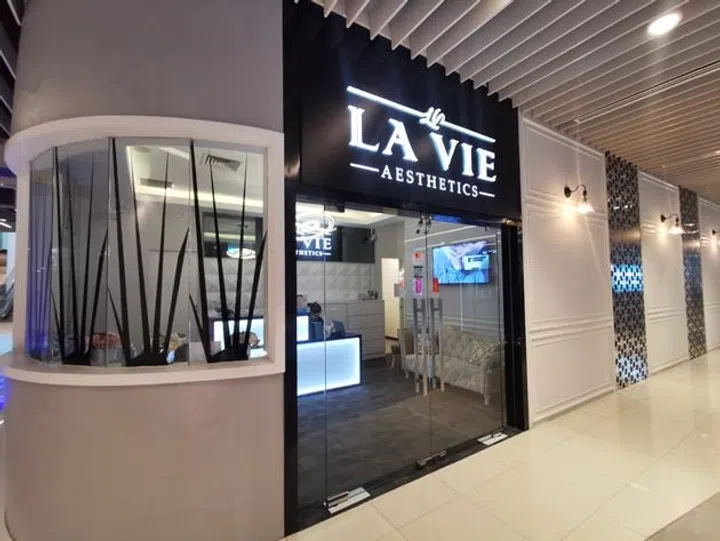 新加坡脸部、头部、美甲及各类美容护理