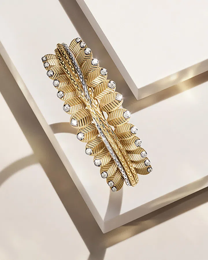 CARTIER Grain de café镶钻黄金及白金手镯 $68,000