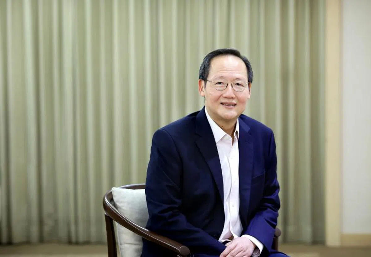  陈诗龙医生升任人力部长。（联合早报） 