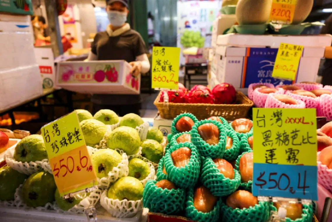 香港油麻地市场的水果摊所出售的台湾水果。（互联网）