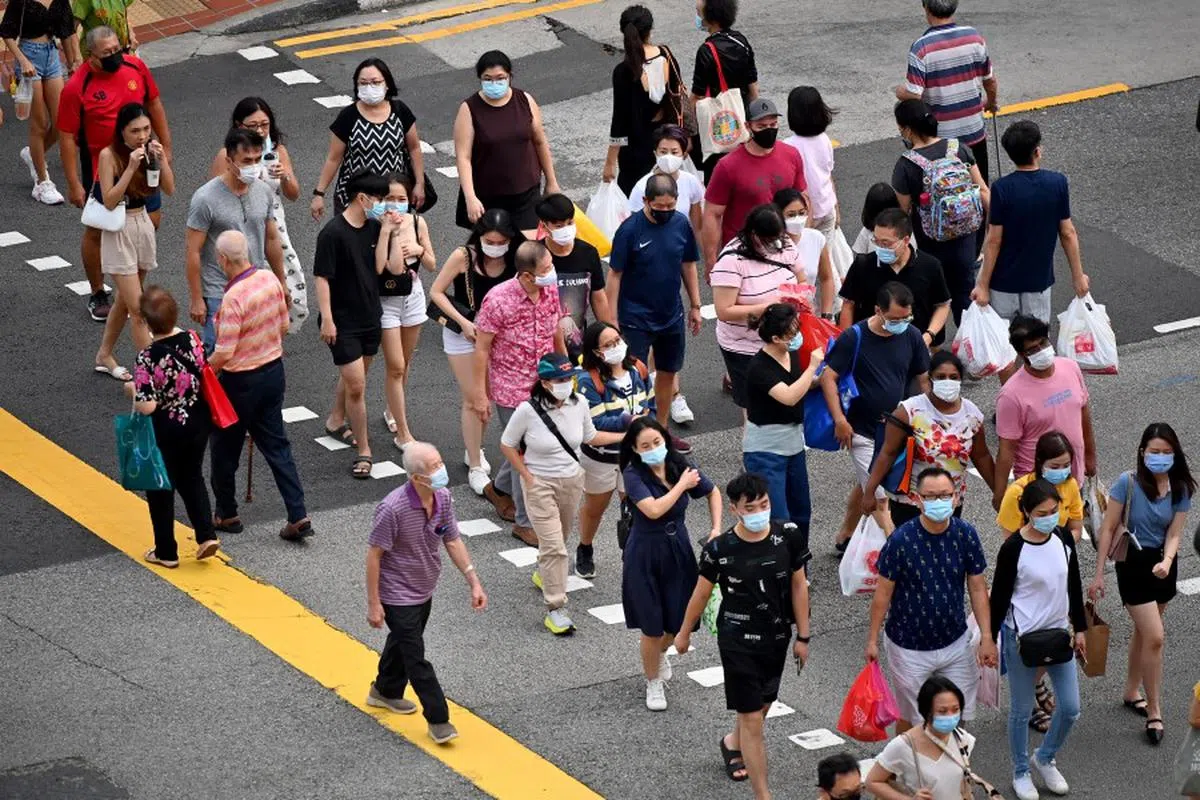 王乙康称，能不收紧防疫措施而挺过一波疫情，显示我国已在与冠病共存的路上迈进一大步。（海峡时报）