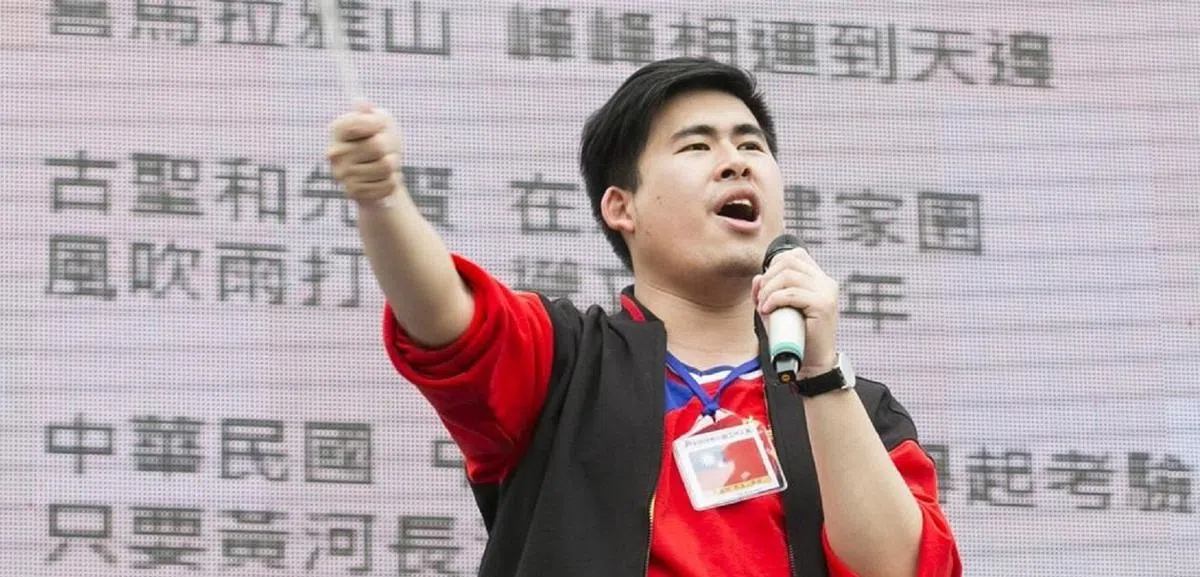  台湾新党发言人王炳忠疑涉犯“国家安全法”，今天清晨住家被搜，随后人也被检警带走。（互联网） 