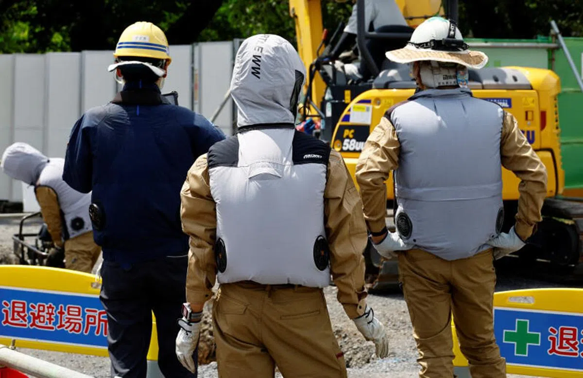 日本建筑工人夏天必备的降温工作服。（路透社）