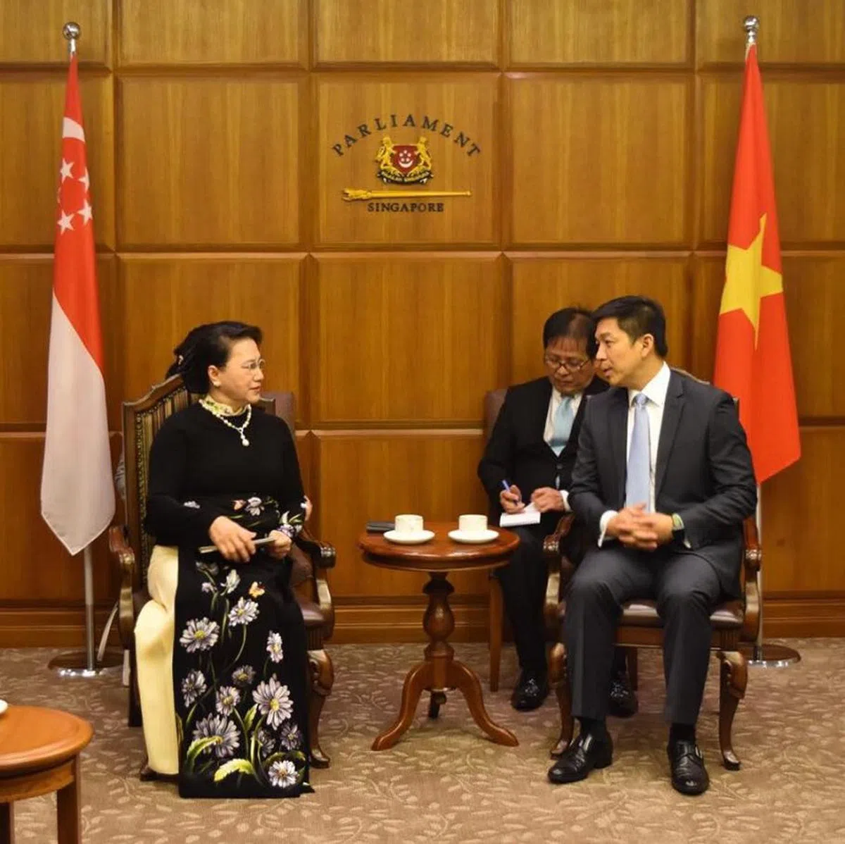  越南国会主席阮氏金银11月28日到访我国，与陈川仁会面。（陈川仁面簿） 