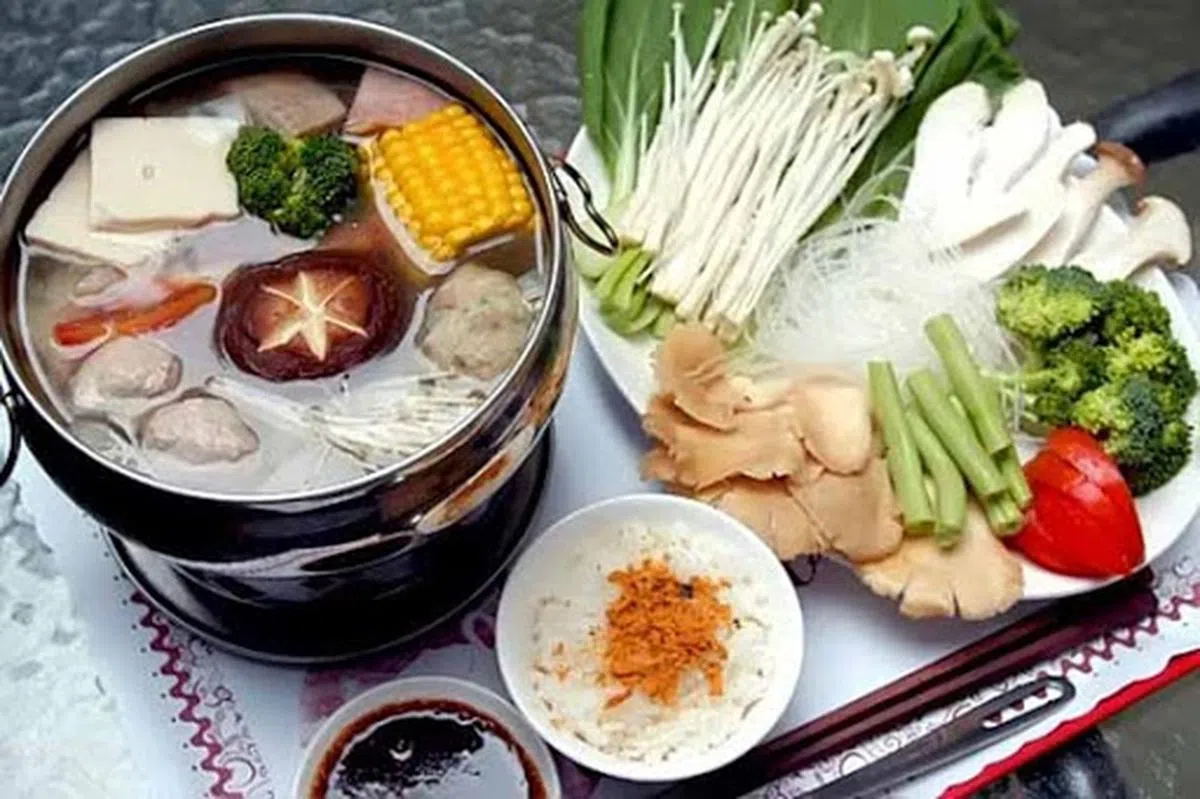  广东人：“边炉滚一滚，神仙都企唔稳！”（互联网） 