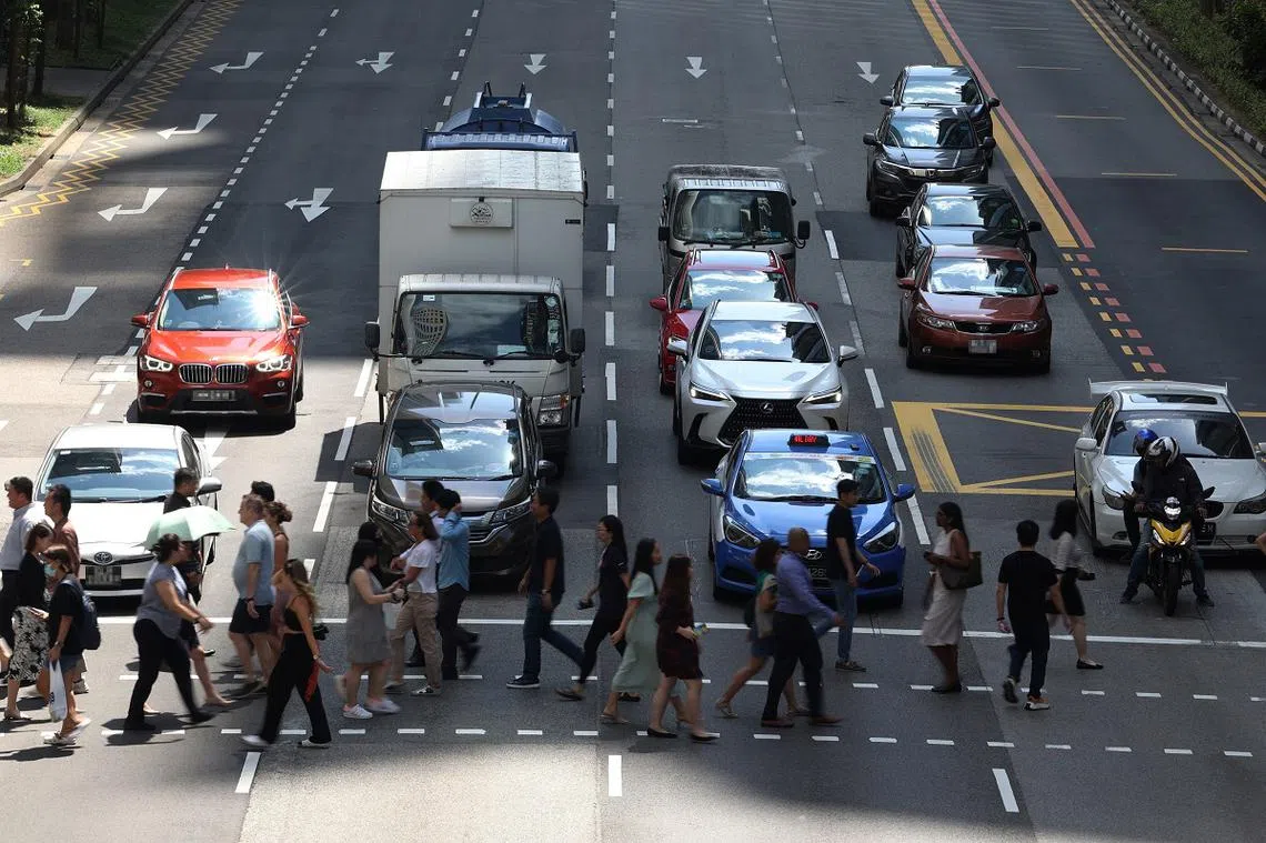 我国拥车证成价不断创新高。（联合早报）