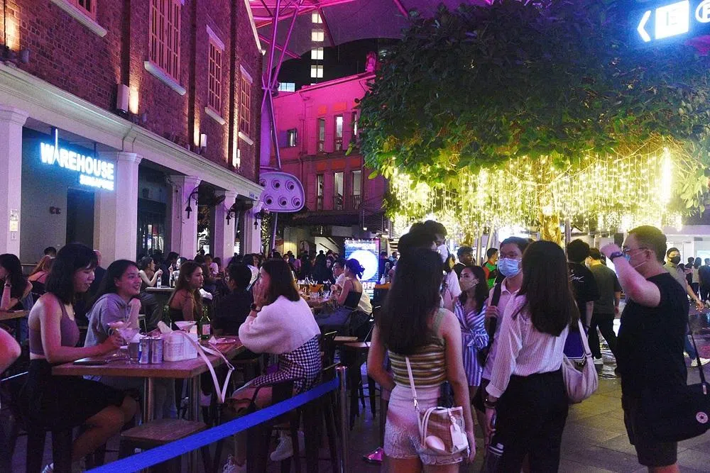 在新加坡酒吧消费也不便宜。