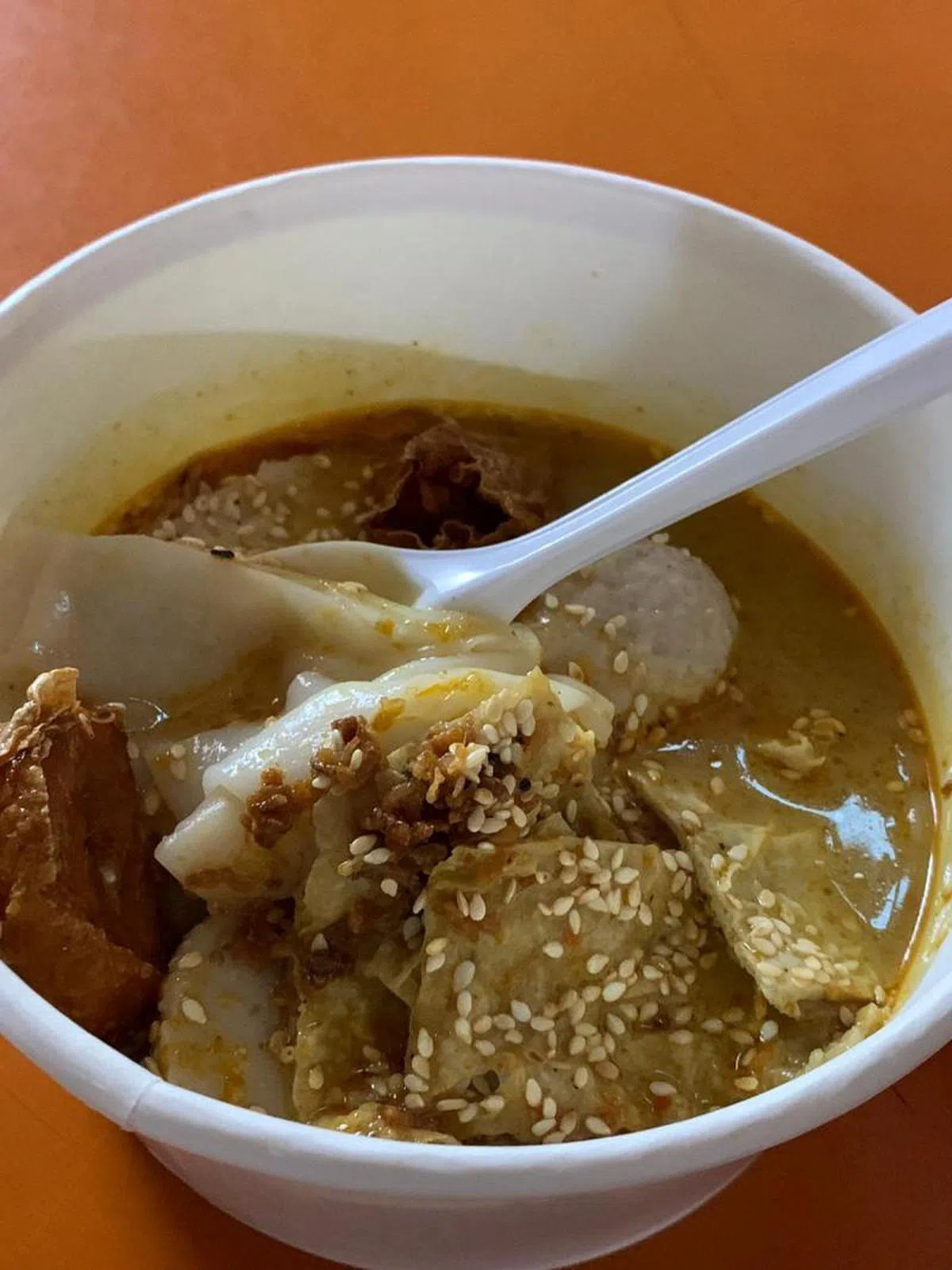  KL style的咖喱猪肠粉。（叶孝忠摄） 