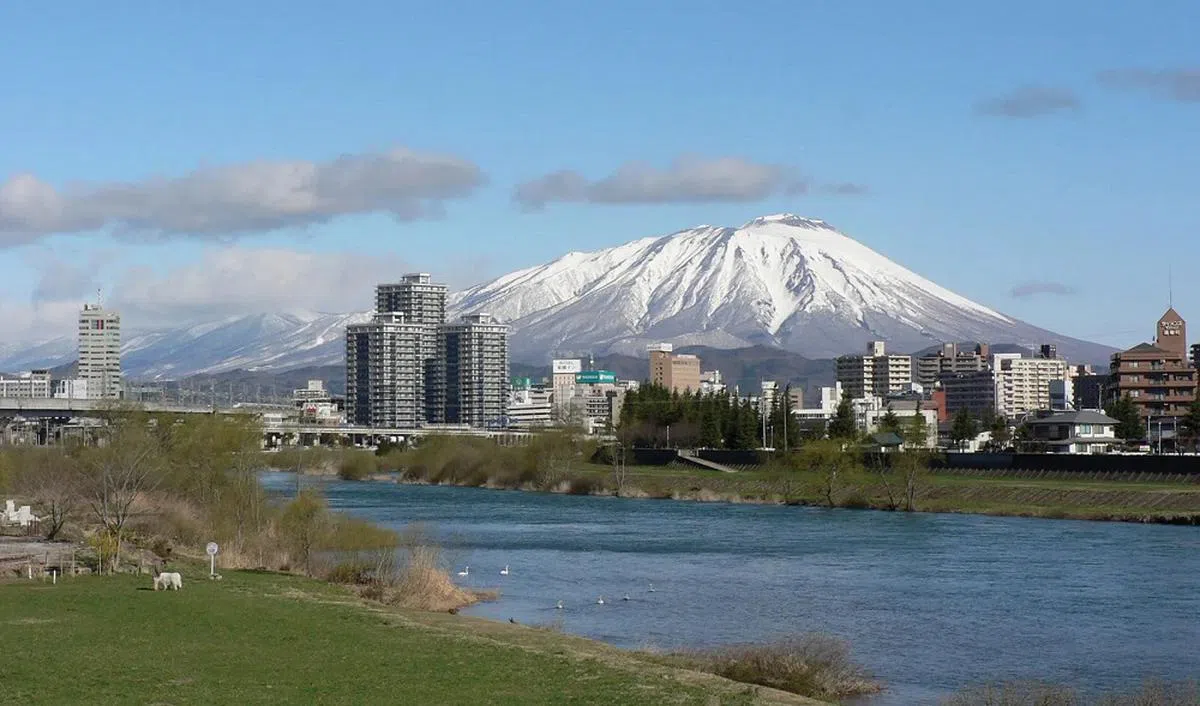 日本岩手县盛冈市。（大英百科）